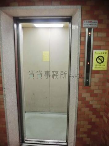 エレベーターかご内