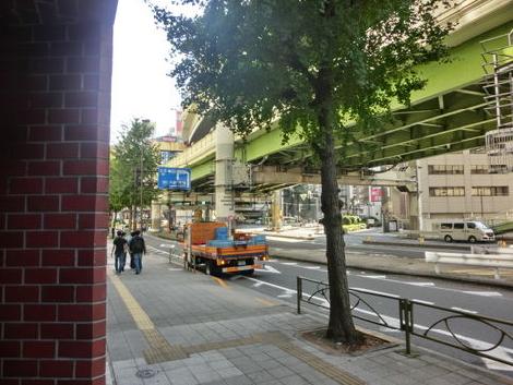 玄関前から５差路方面