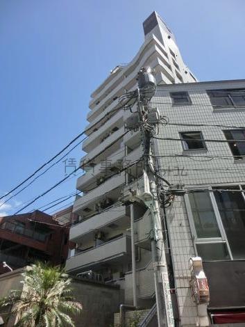 背の高い外観です