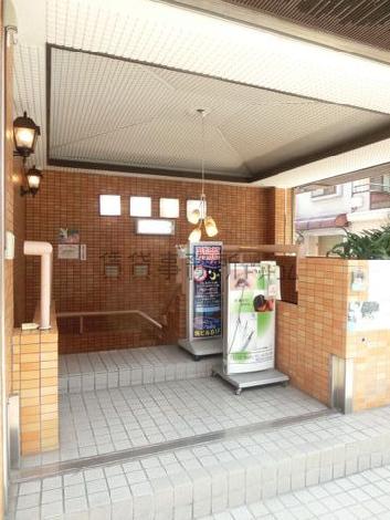 テナント出入り口
