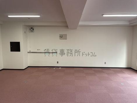 不二光学ビルの室内