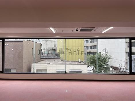 不二光学ビルの室内