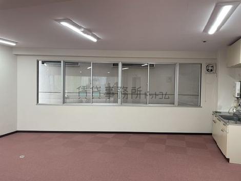 不二光学ビルの室内