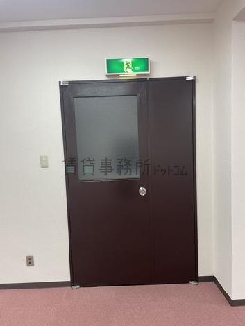 不二光学ビルの室内