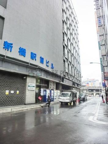 駅前への通り