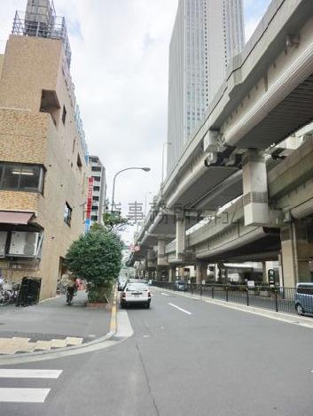 先にサンシャイン60が見えます