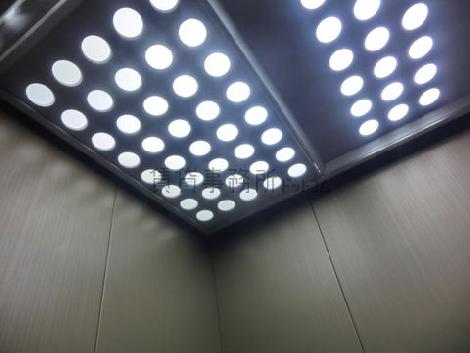 エレベーターの照明です