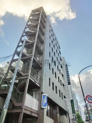 立派な非常階段、安心して避難できます