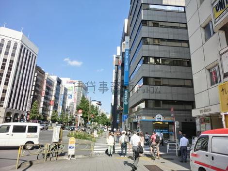 角地に建っています