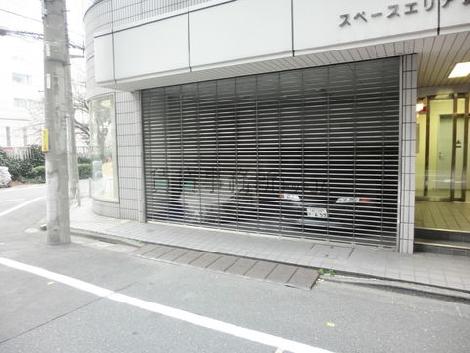 玄関横に２台の駐車スペースがあります