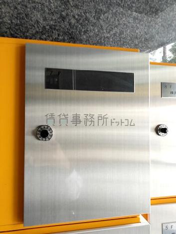 可愛らしい形のポスト