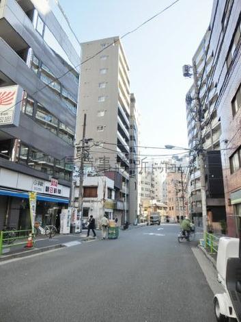 横幅のある道路