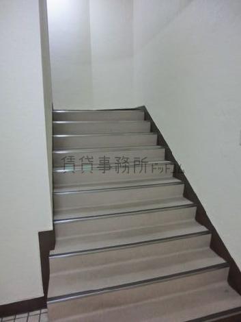 物件の屋内階段です