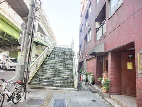 歩道橋を渡ると上池袋です