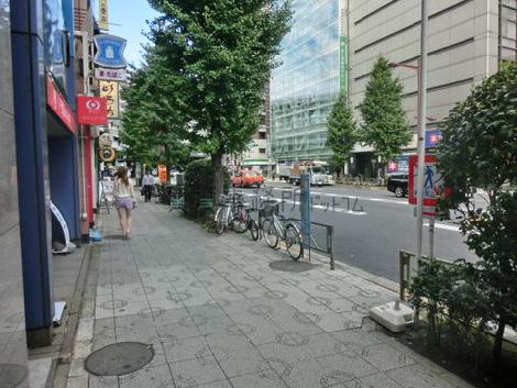 正面入口から見た周辺です
