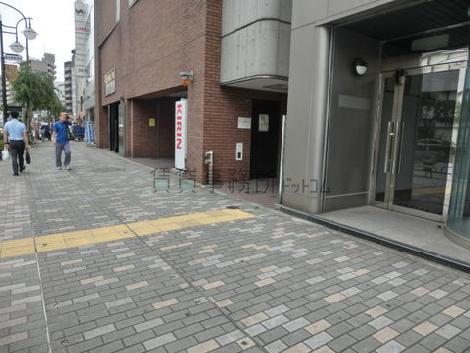 近くにバス停もあり交通も便利です