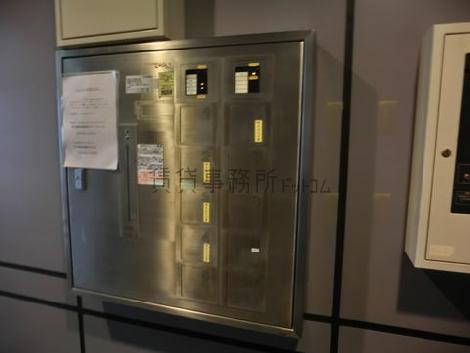 機械警備の装置で、鍵を収納するタイプです