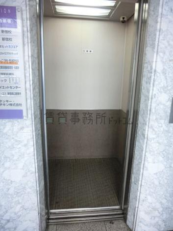 エレベーターの開いた状態