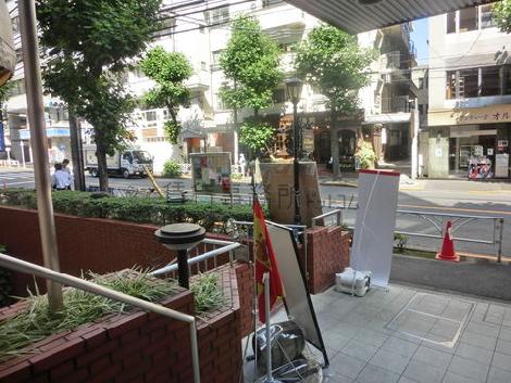 緑が多く渋谷とは思えない趣のある通りです