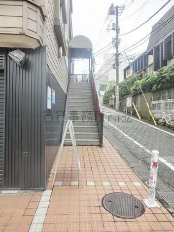 外階段が設置されております