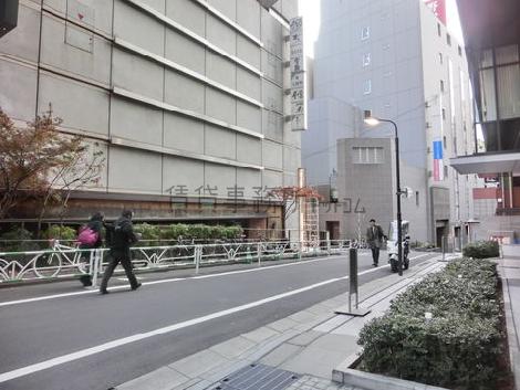オフィス街の真ん中に立地しております