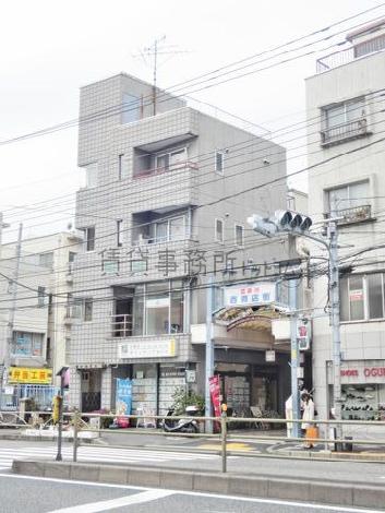 商店街に隣接します