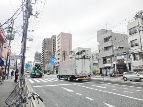 交通量の多い通り