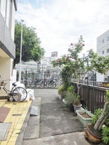 駐輪場が隣接します