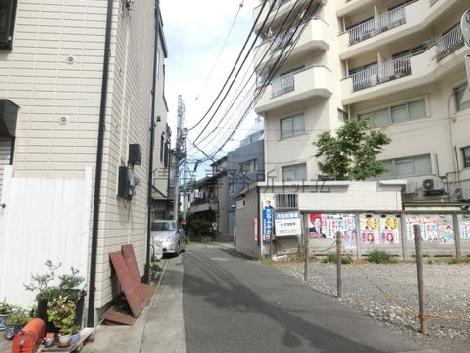 隣接する脇道