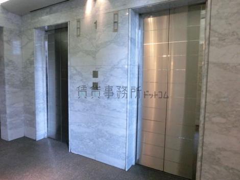 2基配置されたエレベーター