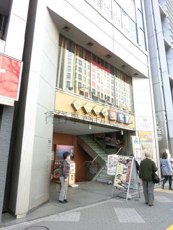 シルバーで構築されています