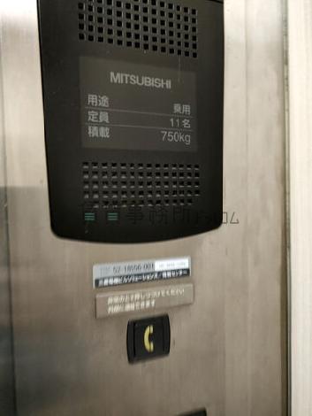 エレベーター１１名乗り
