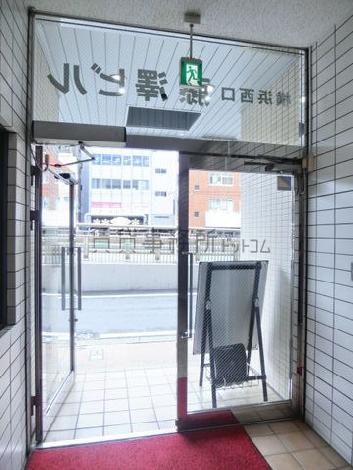 両開きの扉