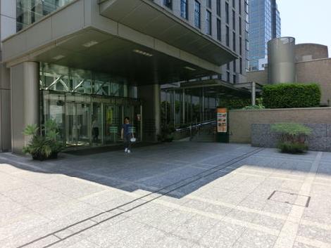 正面入口付近です
