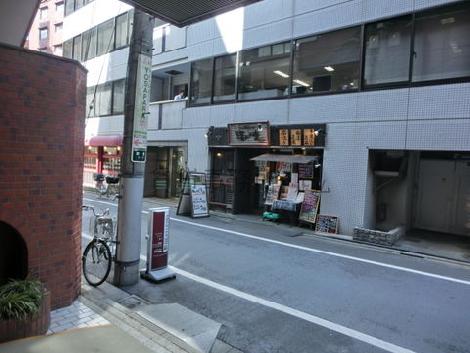 前面道路は1車線です