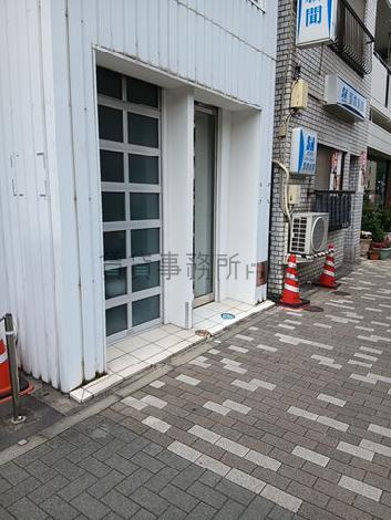 出入口付近
