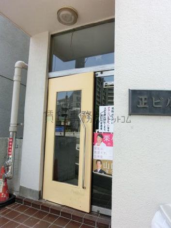 明るいトーンの扉