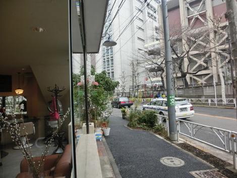 青山学院西門前の通りです