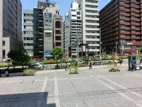 正面入口から見た周辺です