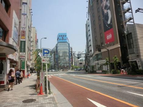 明治通り沿い、池袋駅方面