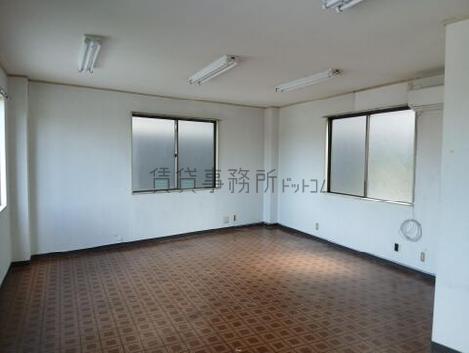 TSKビルの室内