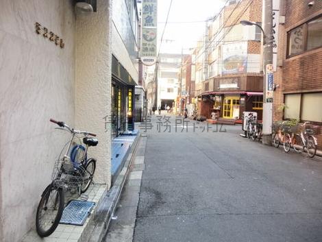 小滝橋通りから入った立地です