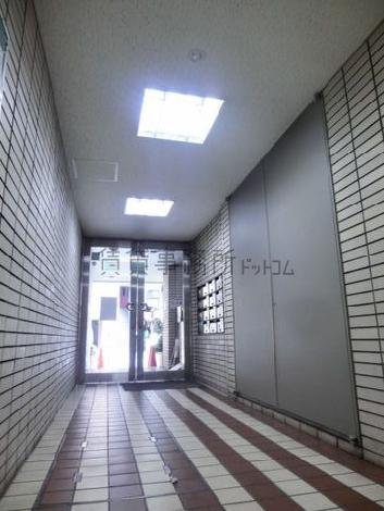 奥行きの感じられるエントランス空間
