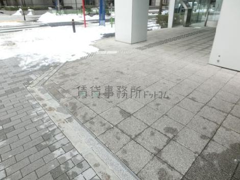 フラットな床面
