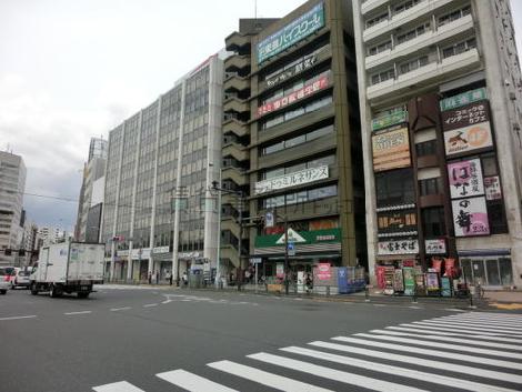 T字路の突き当りにあります