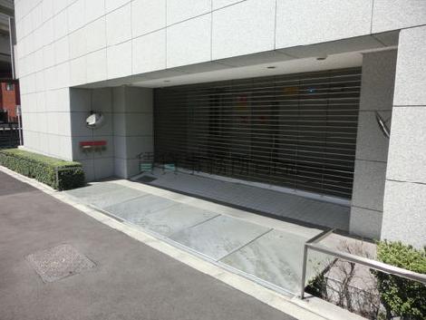 地下駐車場があります