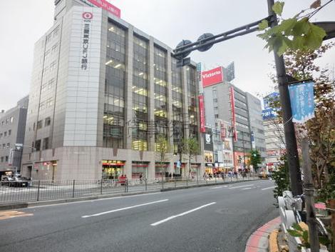 靖国通り沿い