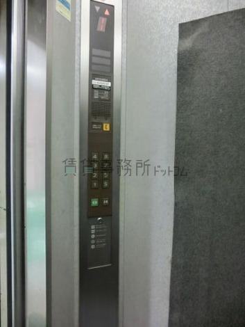 エレベーターの内装です