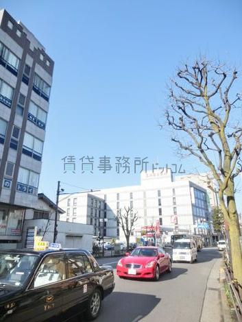 車通りの多い道路