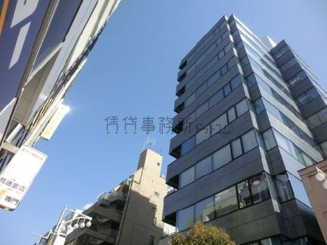 すずらん通りの中では存在感のあるオフィス